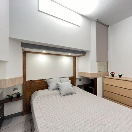 "R&P Apartment", Short Term Stay, Elegant Design, Bisceglie Metro Station, Easy For San Siro And Fiera Milano, Free Parking Zewnętrze zdjęcie