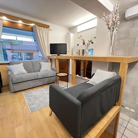 "R&P Apartment", Short Term Stay, Elegant Design, Bisceglie Metro Station, Easy For San Siro And Fiera Milano, Free Parking Zewnętrze zdjęcie