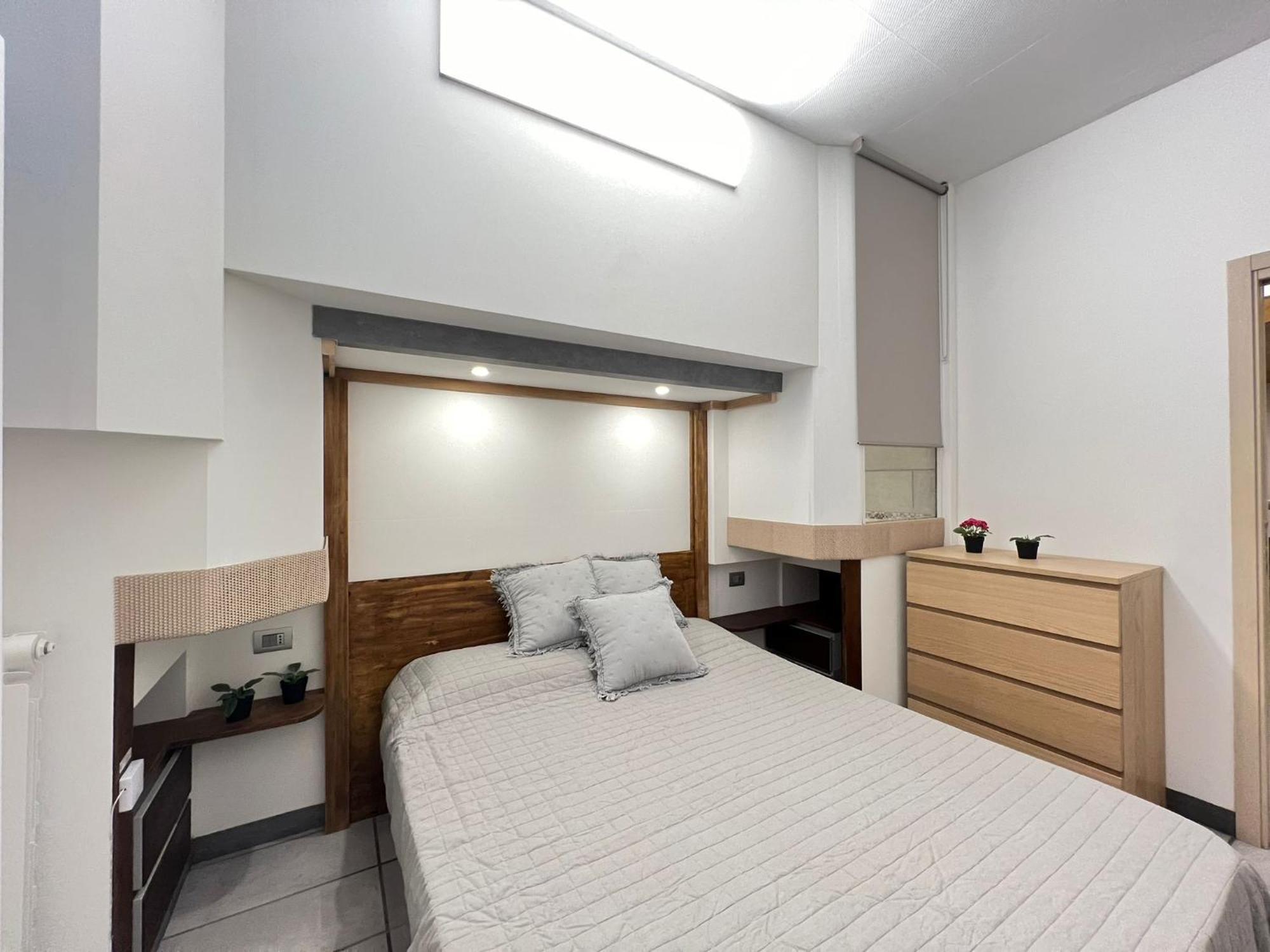 "R&P Apartment", Short Term Stay, Elegant Design, Bisceglie Metro Station, Easy For San Siro And Fiera Milano, Free Parking Zewnętrze zdjęcie