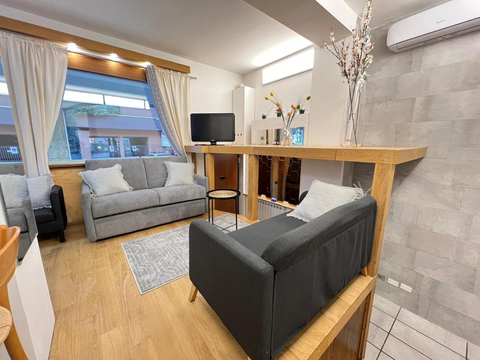 "R&P Apartment", Short Term Stay, Elegant Design, Bisceglie Metro Station, Easy For San Siro And Fiera Milano, Free Parking Zewnętrze zdjęcie