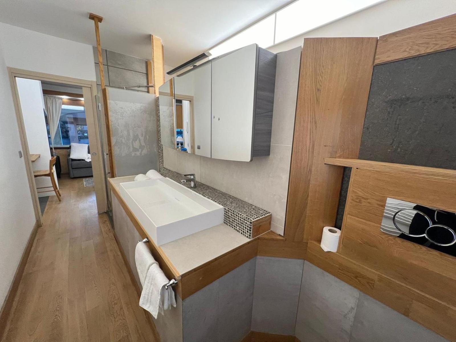 "R&P Apartment", Short Term Stay, Elegant Design, Bisceglie Metro Station, Easy For San Siro And Fiera Milano, Free Parking Zewnętrze zdjęcie