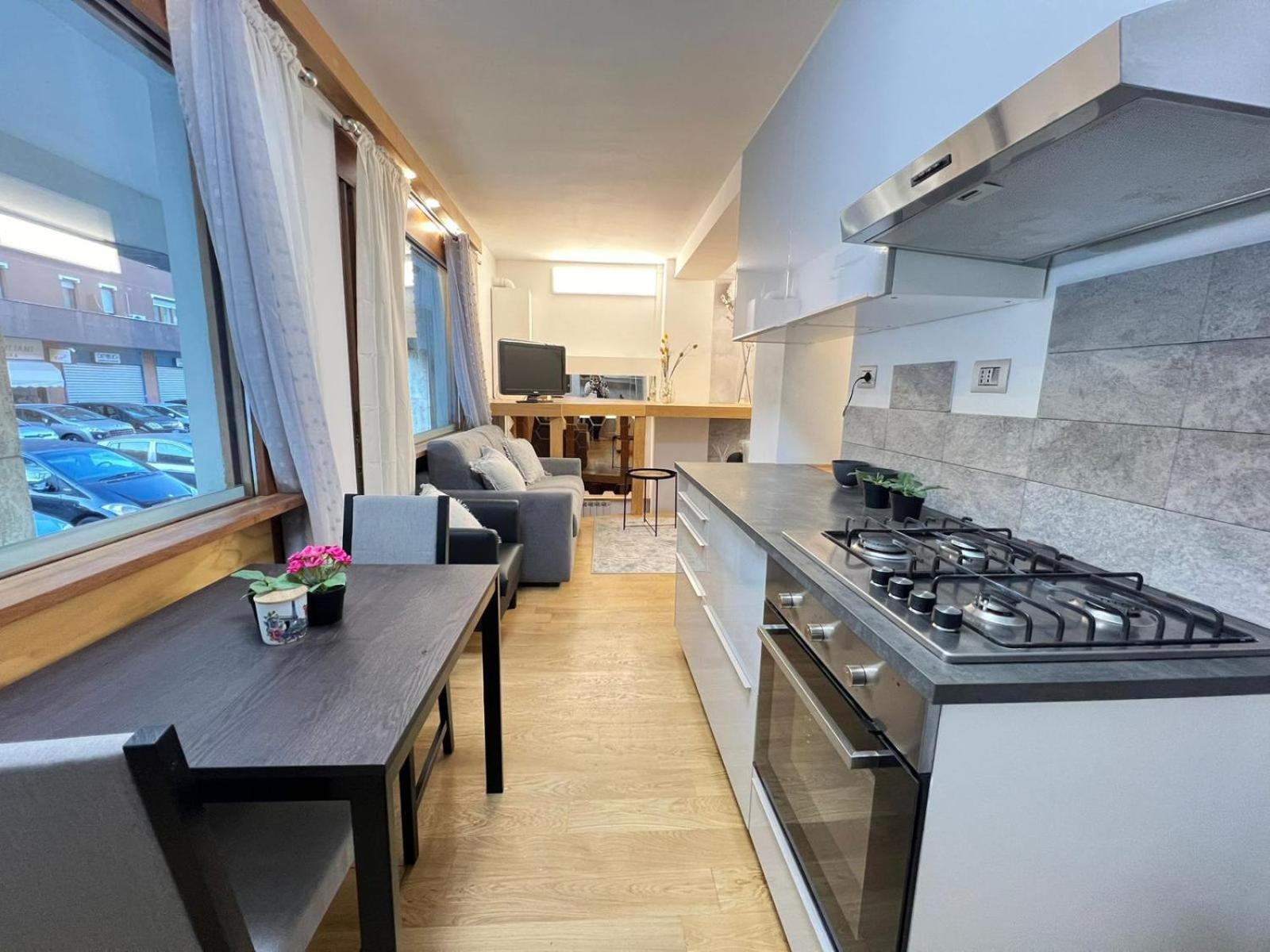 "R&P Apartment", Short Term Stay, Elegant Design, Bisceglie Metro Station, Easy For San Siro And Fiera Milano, Free Parking Zewnętrze zdjęcie